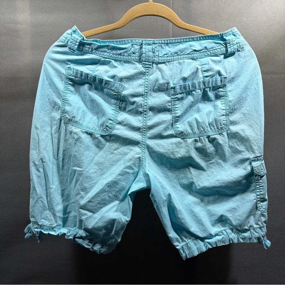 St. John's Bay Sky Blue Chambray Bermuda Cargo Shorts Women's P8 - Picture 2 of 8